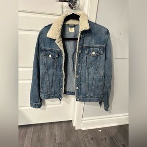 Denim jacket with sherpa lined collar